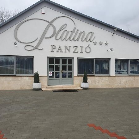ÚjhartyánPlatina Panzio***住宿加早餐旅馆 外观 照片