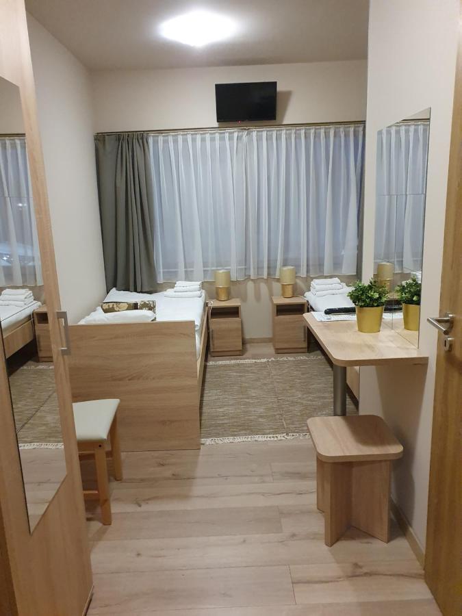 ÚjhartyánPlatina Panzio***住宿加早餐旅馆 外观 照片