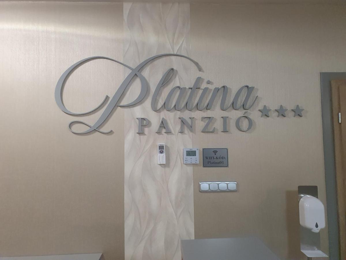 ÚjhartyánPlatina Panzio***住宿加早餐旅馆 外观 照片