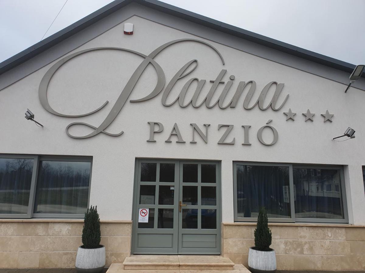 ÚjhartyánPlatina Panzio***住宿加早餐旅馆 外观 照片