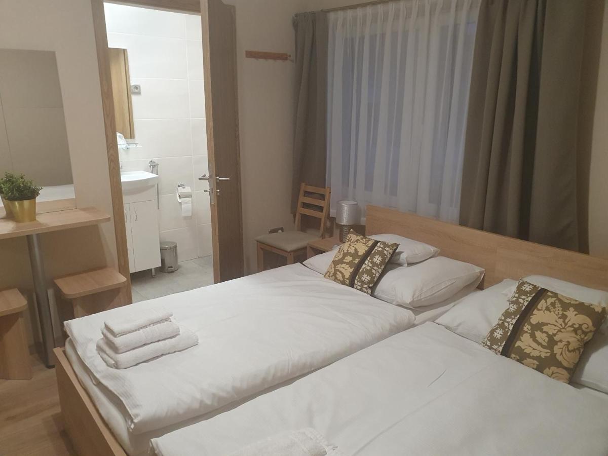 ÚjhartyánPlatina Panzio***住宿加早餐旅馆 外观 照片