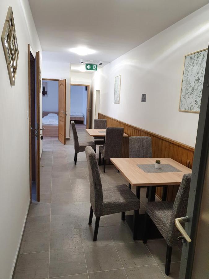 ÚjhartyánPlatina Panzio***住宿加早餐旅馆 外观 照片
