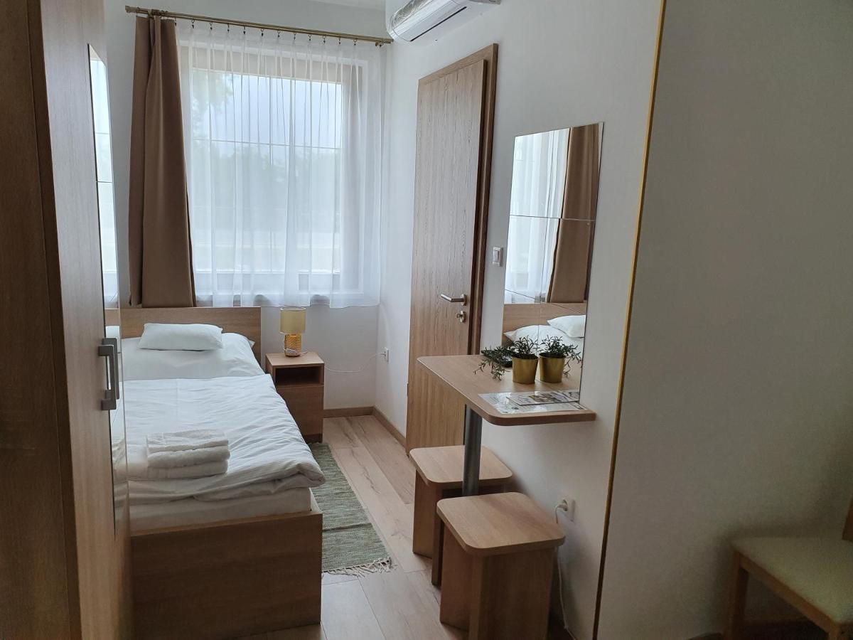 ÚjhartyánPlatina Panzio***住宿加早餐旅馆 外观 照片