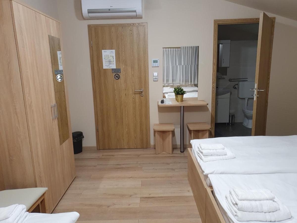 ÚjhartyánPlatina Panzio***住宿加早餐旅馆 外观 照片