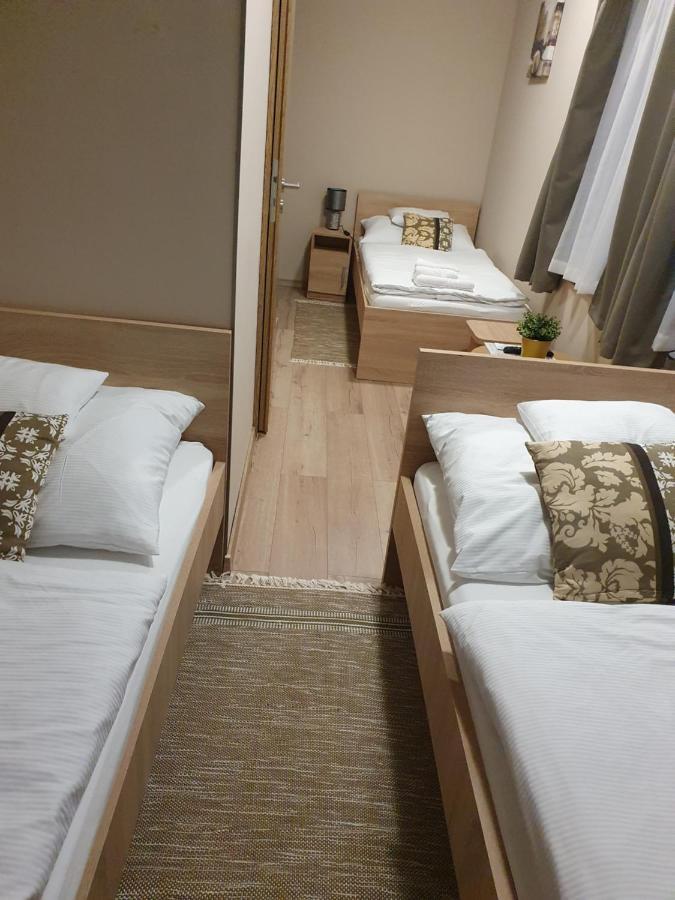ÚjhartyánPlatina Panzio***住宿加早餐旅馆 外观 照片