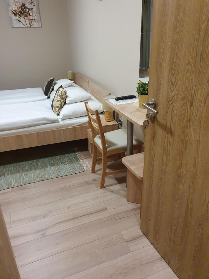 ÚjhartyánPlatina Panzio***住宿加早餐旅馆 外观 照片